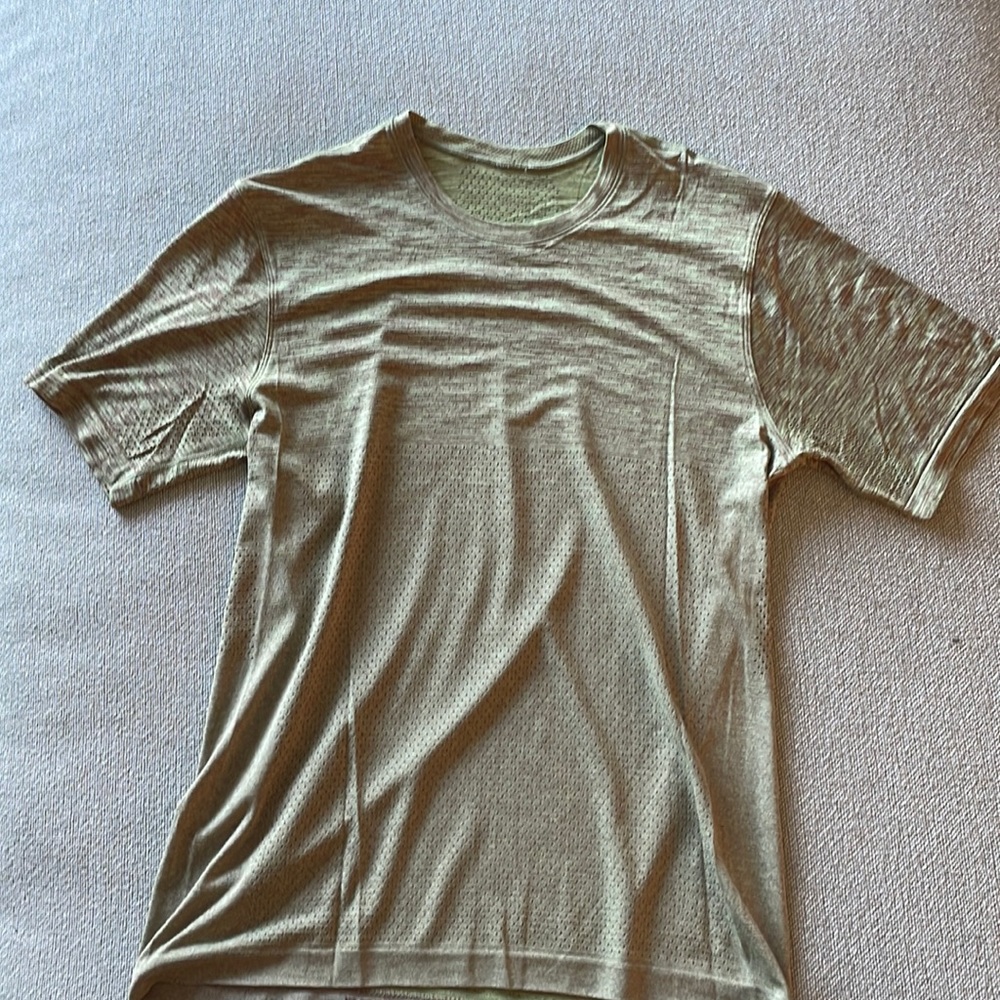 Lululemon mens M metal tech gently worn